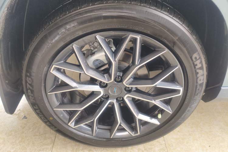 Used CHANGAN OSHAN Z6 2022 Blue Whale 1.5T DCT Smart Edition Urban Version Right Rear Wheel Hub