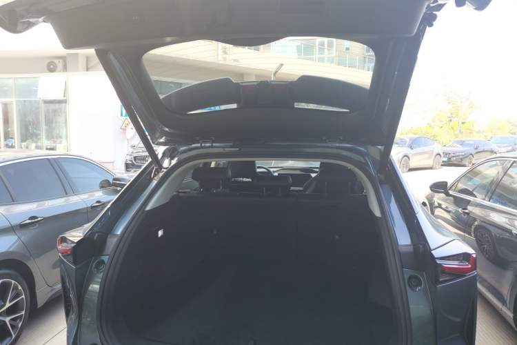 Used CHANGAN OSHAN Z6 2022 Blue Whale 1.5T DCT Smart Edition Trunk