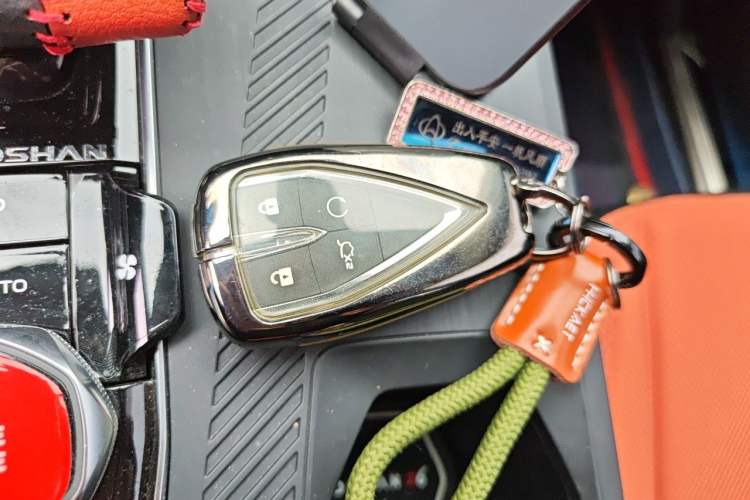 Used CHANGAN OSHAN Z6 2022 Blue Whale 1.5T DCT Smart Edition Urban Version Vehicle Key