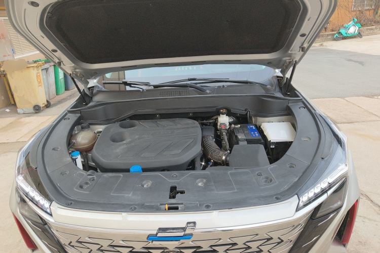 Used CHANGAN OSHAN Z6 2022 Blue Whale 1.5T DCT Luxury Model Engine Bay