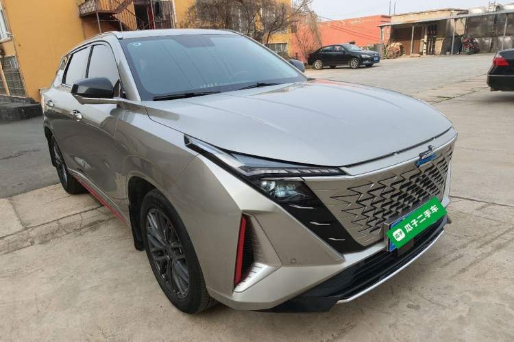 Used CHANGAN OSHAN Z6 2022 Blue Whale 1.5T DCT Luxury Model Front Right 45 Deg