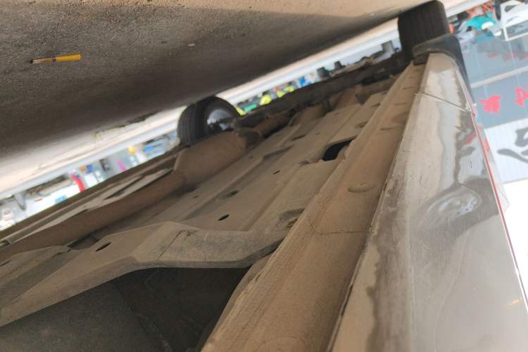 Used CHANGAN OSHAN Z6 2022 Blue Whale 1.5T DCT Luxury Model Left Side Sill