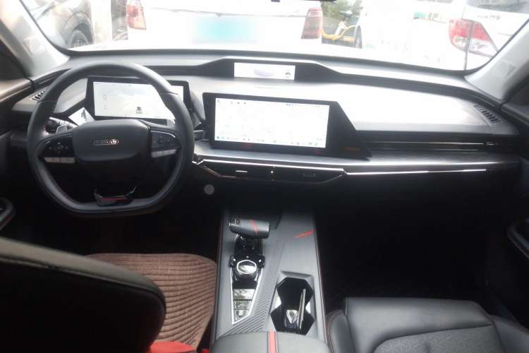 Used CHANGAN OSHAN Z6 2022 Blue Whale 1.5T DCT Smart Navigation Model Center Console
