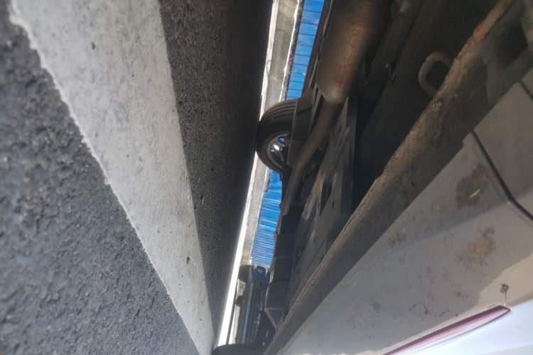 Used CHANGAN OSHAN Z6 2022 Blue Whale 1.5T DCT Smart Edition Chassis Front Left