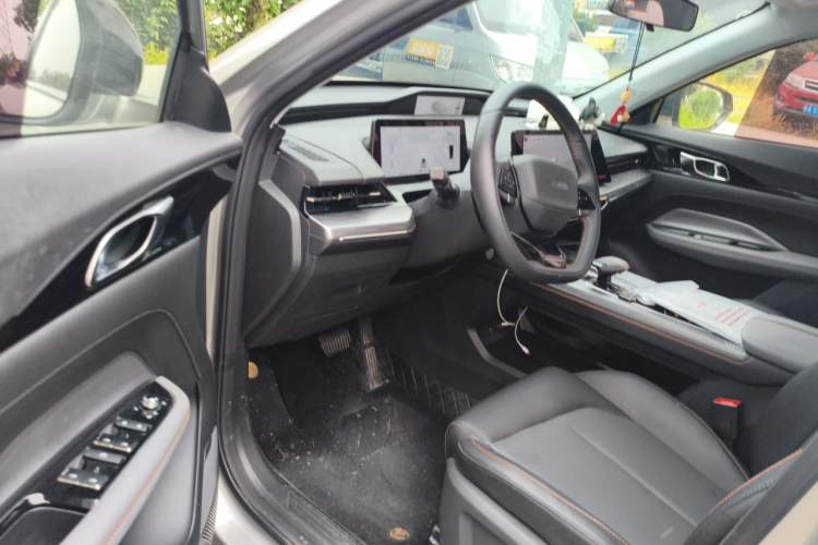 Used CHANGAN OSHAN Z6 2022 Blue Whale 1.5T DCT Smart Edition Driver Seat