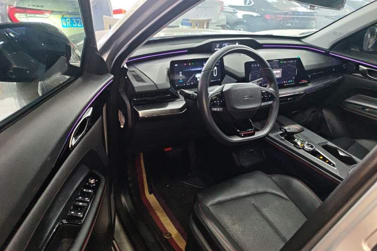 Used CHANGAN OSHAN Z6 2022 Blue Whale 1.5T DCT Smart Edition Driver Seat