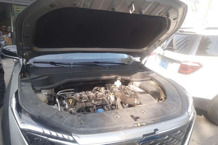 Used CHANGAN OSHAN Z6 2022 Blue Whale 1.5T DCT Smart Navigation Model Engine Bay