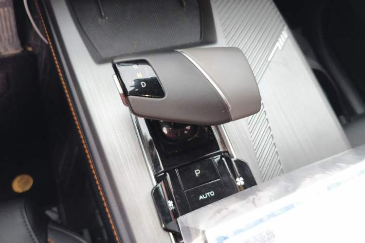 Used CHANGAN OSHAN Z6 2022 Blue Whale 1.5T DCT Smart Edition Gear Lever