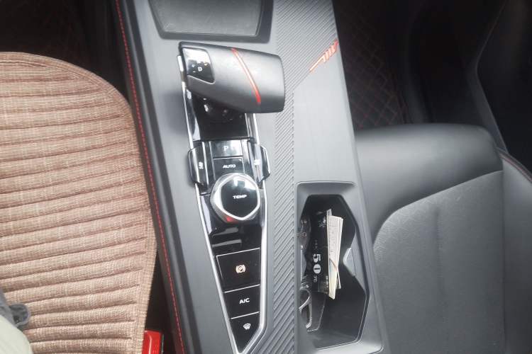 Used CHANGAN OSHAN Z6 2022 Blue Whale 1.5T DCT Smart Navigation Model Gear Lever