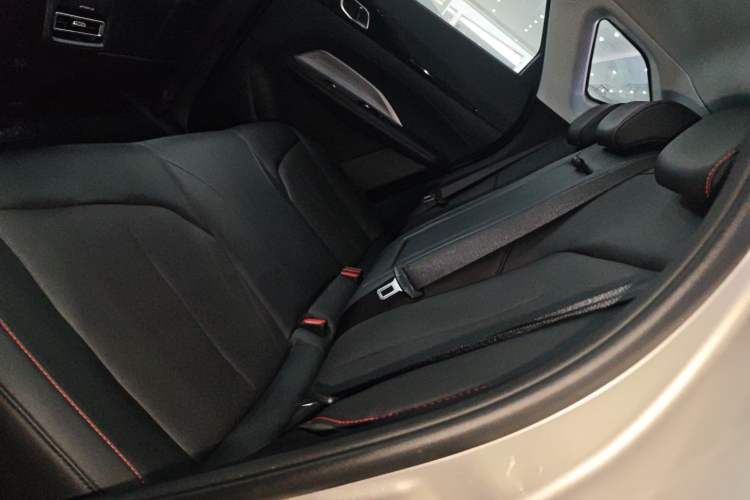 Used CHANGAN OSHAN Z6 2022 Blue Whale 1.5T DCT Smart Edition Left Rear Seat
