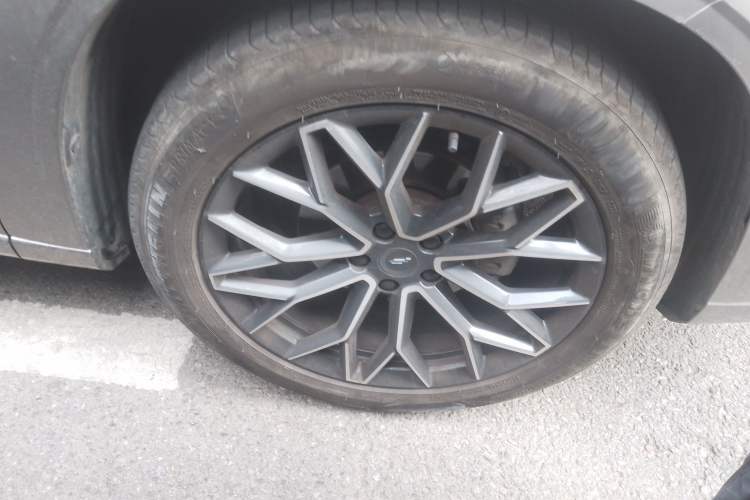 Used CHANGAN OSHAN Z6 2022 Blue Whale 1.5T DCT Smart Navigation Model Right Front Wheel Hub