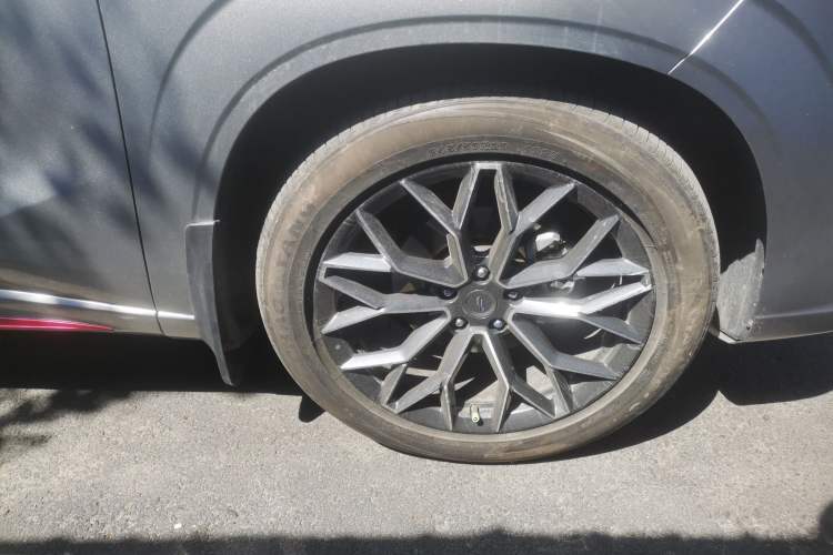 Used CHANGAN OSHAN Z6 2022 Blue Whale 1.5T DCT Smart Edition Right Front Wheel Hub