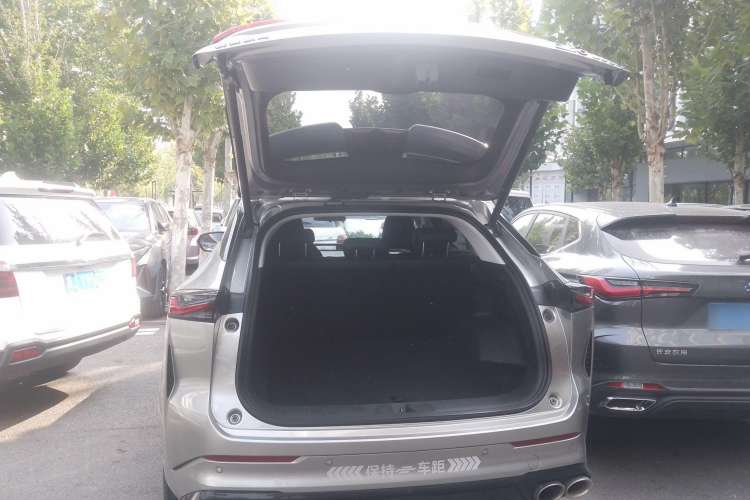 Used CHANGAN OSHAN Z6 2022 Blue Whale 1.5T DCT Smart Navigation Model Trunk
