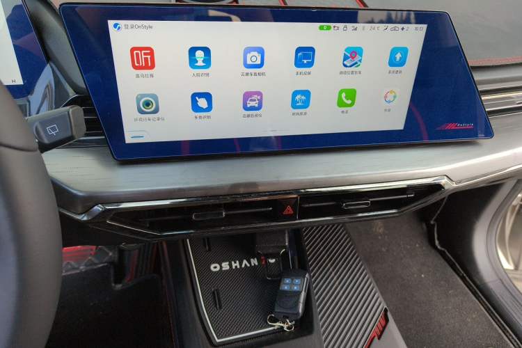 Used CHANGAN OSHAN Z6 2022 Blue Whale 1.5T DCT Smart Navigation Model Audio And AC Panel