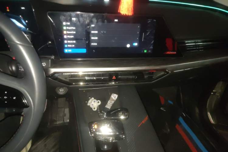 Used CHANGAN OSHAN Z6 2022 Blue Whale 1.5T DCT Smart Navigation Model Audio And AC Panel