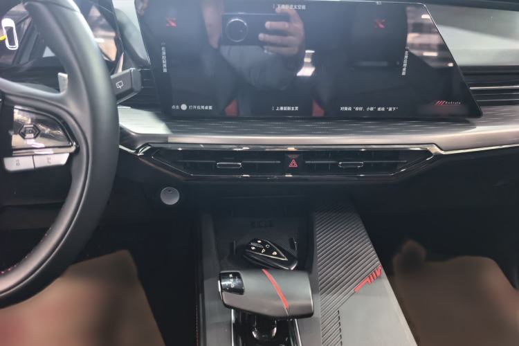 Used CHANGAN OSHAN Z6 2022 Blue Whale 1.5T DCT Smart Navigation Model Audio And AC Panel