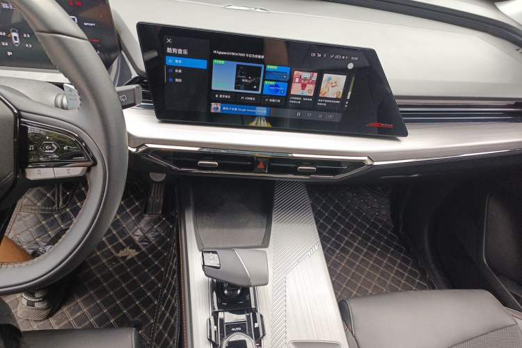 Used CHANGAN OSHAN Z6 2022 Blue Whale 1.5T DCT Luxury Model Audio And AC Panel