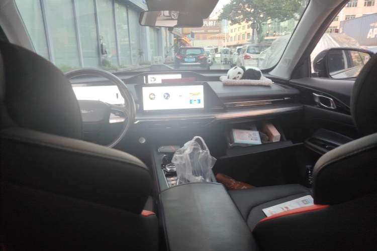 Used CHANGAN OSHAN Z6 2022 Blue Whale 1.5T DCT Smart Edition Urban Version Center Console