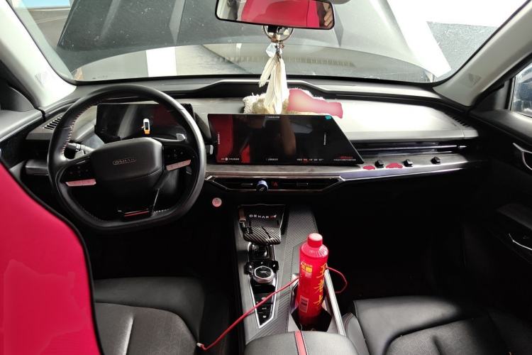 Used CHANGAN OSHAN Z6 2022 Blue Whale 1.5T DCT Smart Edition Center Console