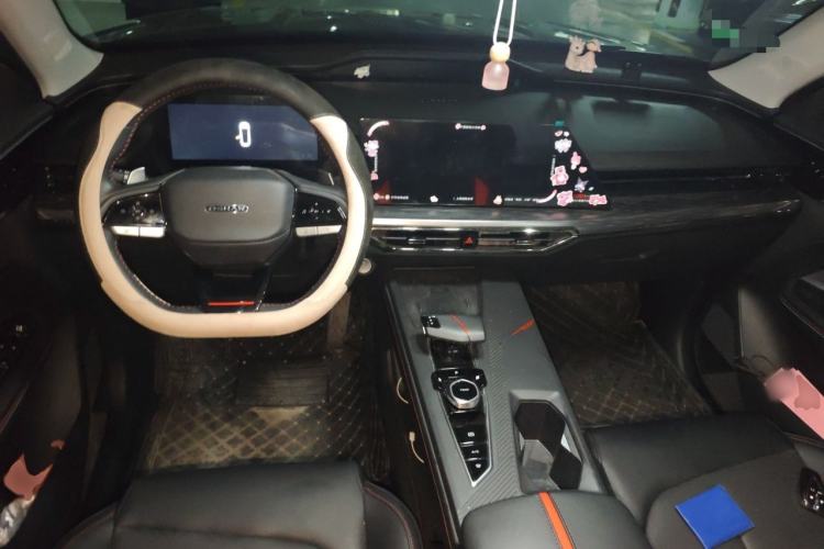 Used CHANGAN OSHAN Z6 2022 Blue Whale 1.5T DCT Smart Edition Center Console
