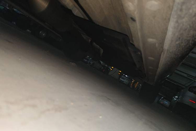 Used CHANGAN OSHAN Z6 2022 Blue Whale 1.5T DCT Luxury Model Chassis Front Left