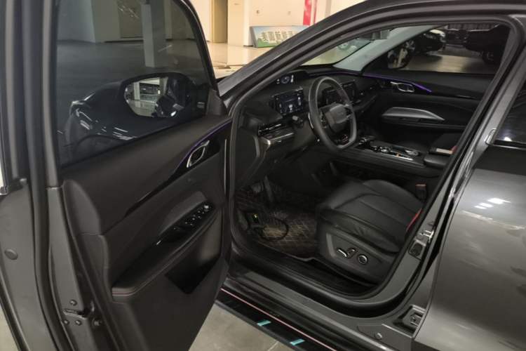 Used CHANGAN OSHAN Z6 2022 Blue Whale 1.5T DCT Smart Edition Urban Version Driver Seat