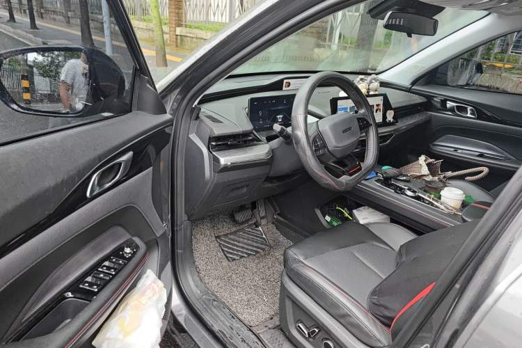 Used CHANGAN OSHAN Z6 2022 Blue Whale 1.5T DCT Smart Edition Driver Seat