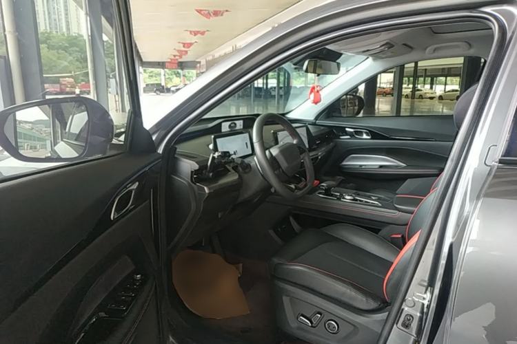 Used CHANGAN OSHAN Z6 2022 Blue Whale 1.5T DCT Smart Navigation Model Driver Seat