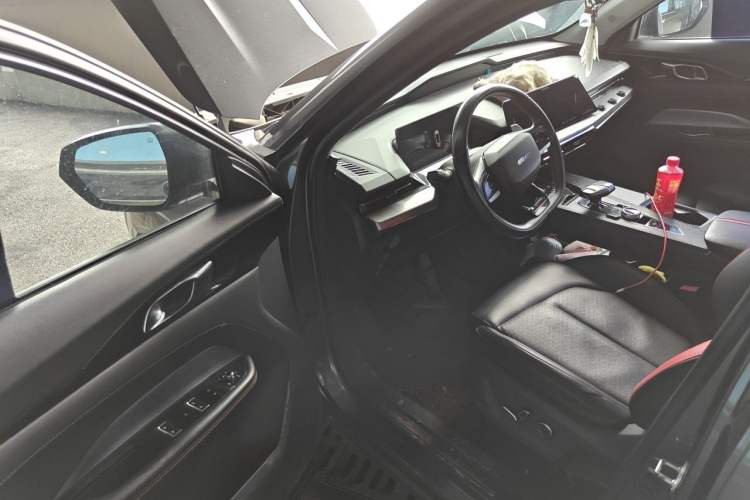 Used CHANGAN OSHAN Z6 2022 Blue Whale 1.5T DCT Smart Edition Driver Seat