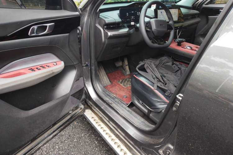Used CHANGAN OSHAN Z6 2022 Blue Whale 1.5T DCT Luxury Model Driver Seat