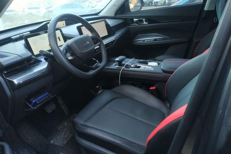 Used CHANGAN OSHAN Z6 2022 Blue Whale 1.5T DCT Smart Edition Driver Seat