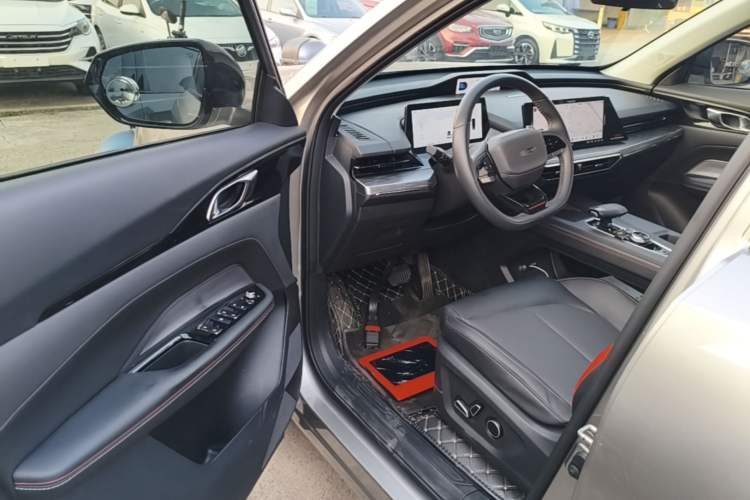 Used CHANGAN OSHAN Z6 2022 Blue Whale 1.5T DCT Smart Navigation Model Driver Seat