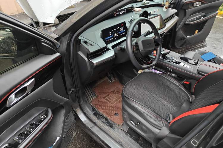 Used CHANGAN OSHAN Z6 2022 Blue Whale 1.5T DCT Luxury Model Driver Seat