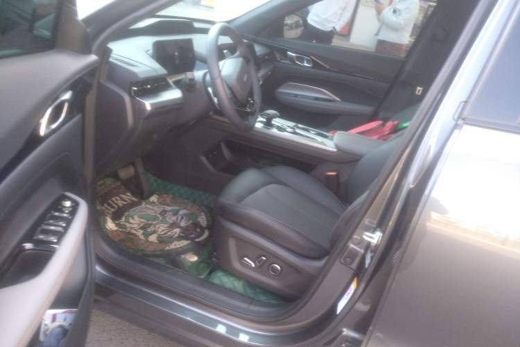 Used CHANGAN OSHAN Z6 2022 Blue Whale 1.5T DCT Smart Edition Urban Version Driver Seat