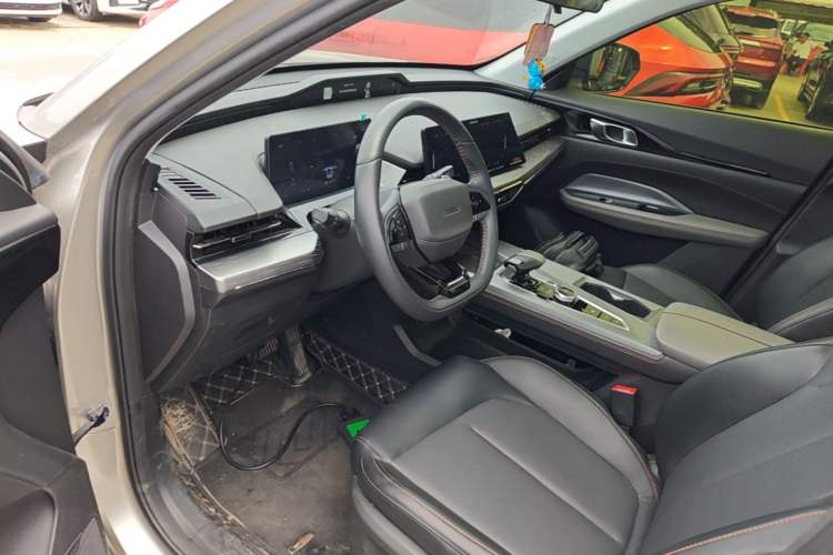 Used CHANGAN OSHAN Z6 2022 Blue Whale 1.5T DCT Smart Edition Urban Version Driver Seat