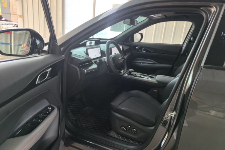 Used CHANGAN OSHAN Z6 2022 Blue Whale 1.5T DCT Smart Edition Urban Version Driver Seat
