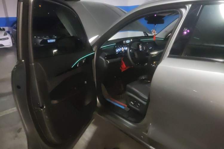 Used CHANGAN OSHAN Z6 2022 Blue Whale 1.5T DCT Smart Navigation Model Driver Seat