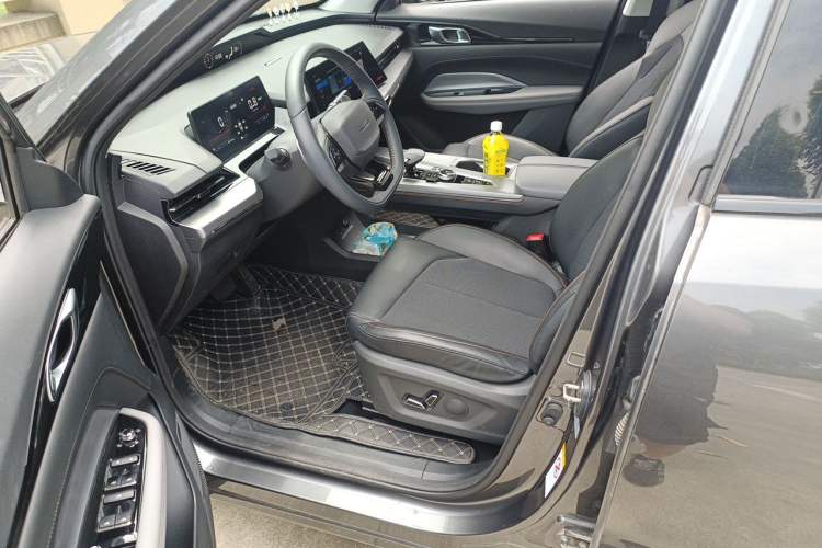 Used CHANGAN OSHAN Z6 2022 Blue Whale 1.5T DCT Luxury Model Driver Seat