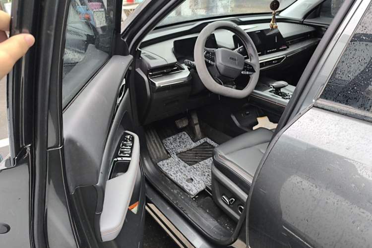 Used CHANGAN OSHAN Z6 2022 Blue Whale 1.5T DCT Luxury Model Driver Seat