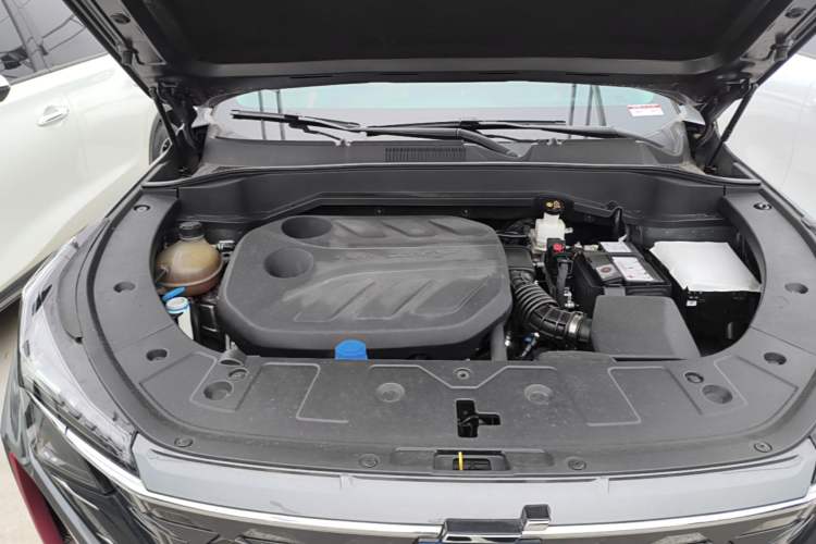 Used CHANGAN OSHAN Z6 2022 Blue Whale 1.5T DCT Smart Navigation Model Engine Bay