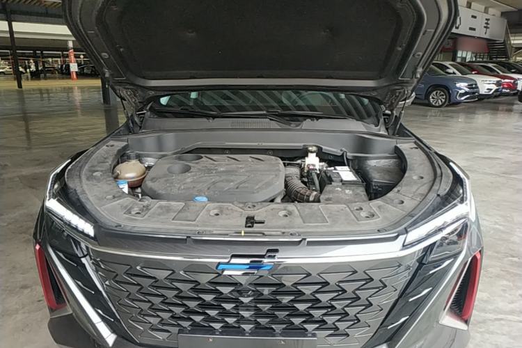 Used CHANGAN OSHAN Z6 2022 Blue Whale 1.5T DCT Smart Navigation Model Engine Bay