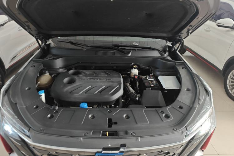 Used CHANGAN OSHAN Z6 2022 Blue Whale 1.5T DCT Luxury Model Engine Bay