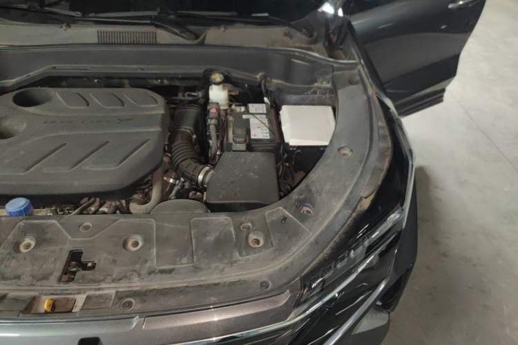 Used CHANGAN OSHAN Z6 2022 Blue Whale 1.5T DCT Smart Edition Engine Bay Left