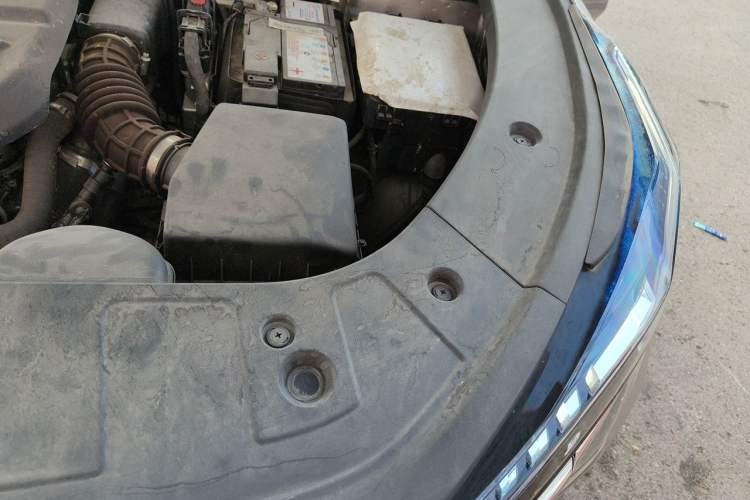 Used CHANGAN OSHAN Z6 2022 Blue Whale 1.5T DCT Smart Navigation Model Engine Bay Left
