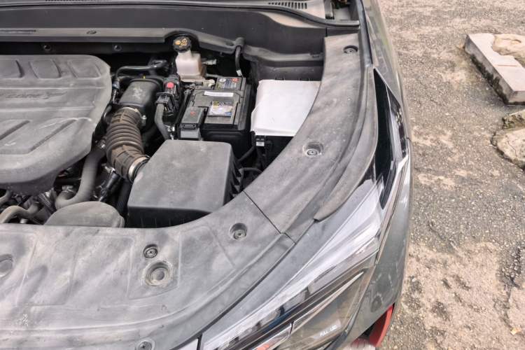Used CHANGAN OSHAN Z6 2022 Blue Whale 1.5T DCT Luxury Model Engine Bay Left