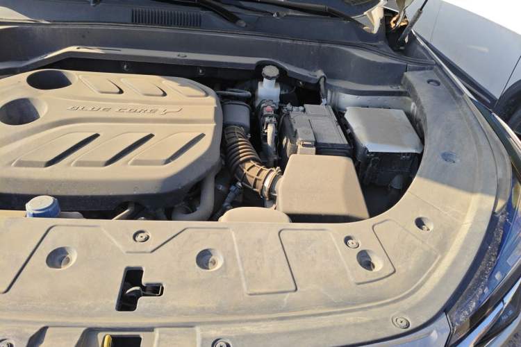 Used CHANGAN OSHAN Z6 2022 Blue Whale 1.5T DCT Smart Edition Engine Bay Left