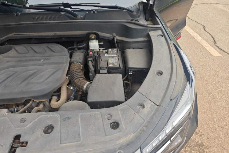 Used CHANGAN OSHAN Z6 2022 Blue Whale 1.5T DCT Luxury Model Engine Bay Left