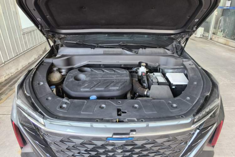 Used CHANGAN OSHAN Z6 2022 Blue Whale 1.5T DCT Smart Edition Urban Version Engine Bay