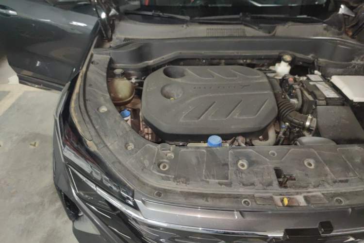 Used CHANGAN OSHAN Z6 2022 Blue Whale 1.5T DCT Smart Edition Engine Bay Right