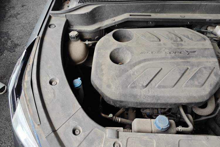 Used CHANGAN OSHAN Z6 2022 Blue Whale 1.5T DCT Smart Edition Engine Bay Right
